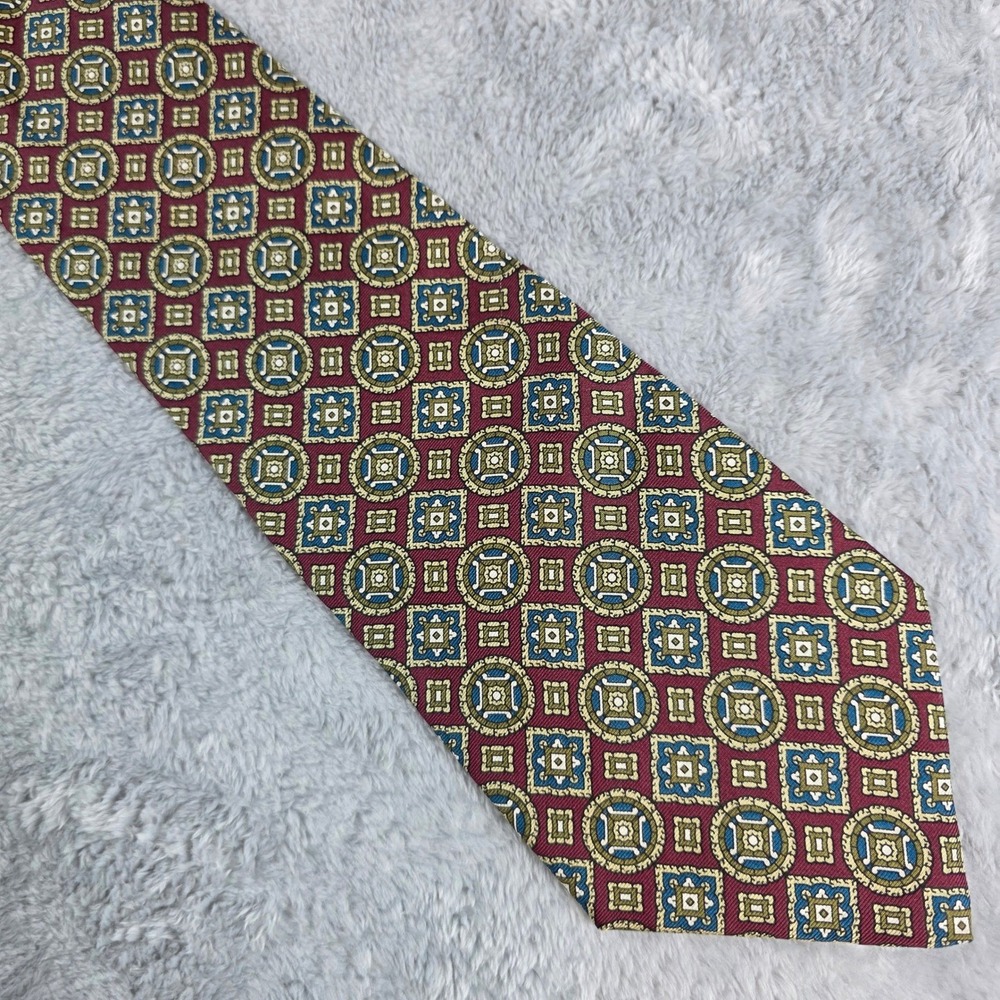 Nubio Mens Burgundy‎ Gold Blue Geometric Medallion 100% Italian Silk Tie